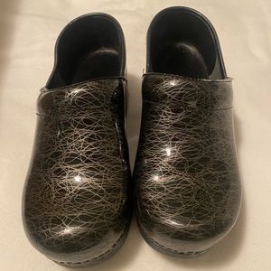 Women’s Dansko Shoes/ size 8